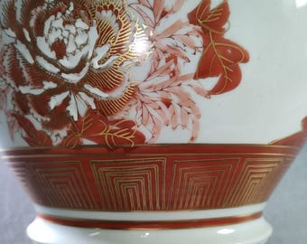 九谷/有田焼風 染付色絵 丸花瓶 壺 磁器 牡丹孔雀文「春山」銘 骨董品【箱付】 九谷/有田焼風 染付色絵 丸花瓶 壺 磁器 牡丹孔雀文「春山」銘 骨董品