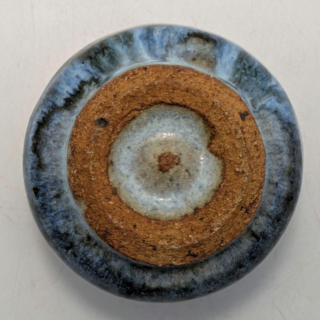 大きな青萩ぐい呑み（木箱入り）、日本の青萩焼おちょこ、素朴な陶器の