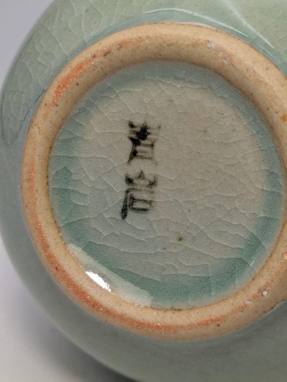 青岩窯 金仁州高麗青磁徳利花瓶 – 雲鶴文様 韓国風花瓶 銘入り木箱付き