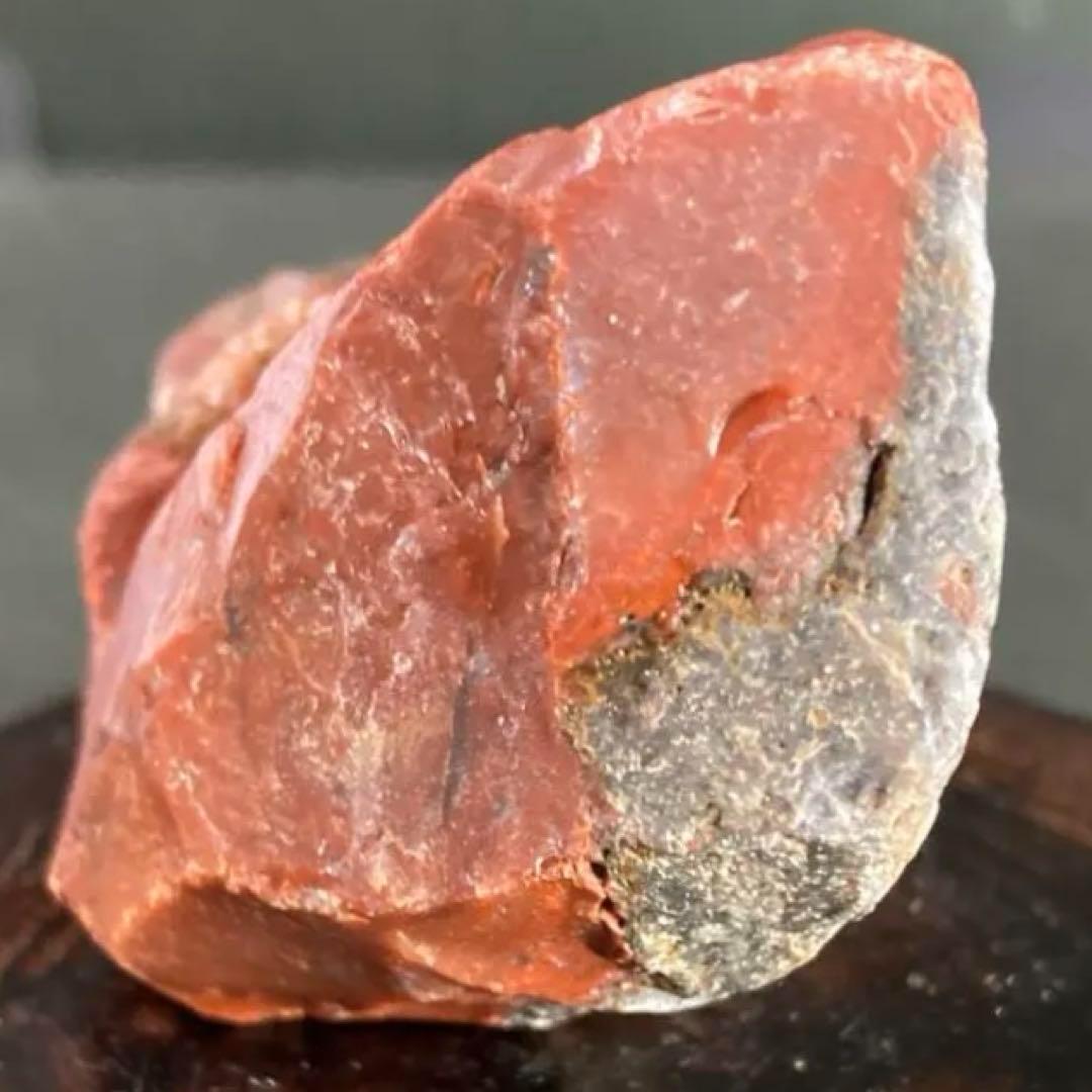 天然の碧玉水石（日本産レッドジャスパー）観賞用石。テラリウム