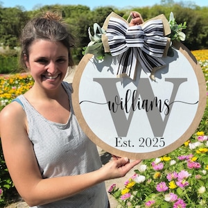 Last name front door sign|Personalized door hanger|Last name wreath|Last name welcome sign|Welcome sign with last name|sign for new home