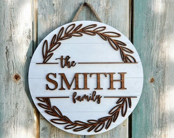 Rustikaler Nachname Türschild, Shiplap Wanddekor, Einweihungsgeschenk, Familien Name Schild, Bauernhaus Stil Zeichen, Geschenk für Sie