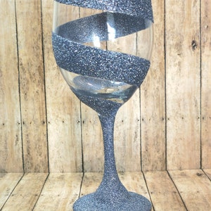 Sparkle and Sip with Personalized Glitter Wine Glasses