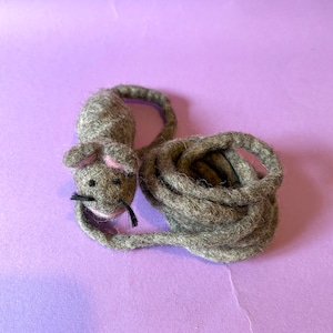 Cat Toy, Handmade Felted Toy Mouse, teaser toys, Eco friendly Pet toys Light Grey
