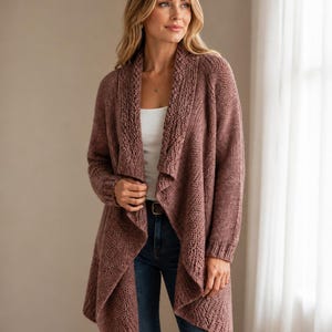 Häkelanleitung für eine Wasserfall-Strickjacke (PDF) | Kuschelige Strickjacke mit Schalkragen | Oversize-Pullover zum Selbermachen | Handgehäkelte Damenbekleidung