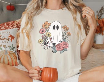 Floral Ghost Shirt, Halloween Shirt, Cute Fall Aesthetic Halloween Tee, Boho Spooky Season T-Shirt, Soft Vintage Style Ghost Top VLB1206