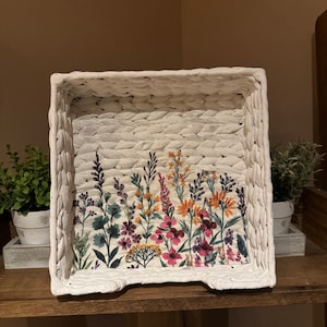 Sensationelle Blumenwiese Serviettenhalter im Decoupage-Stil.