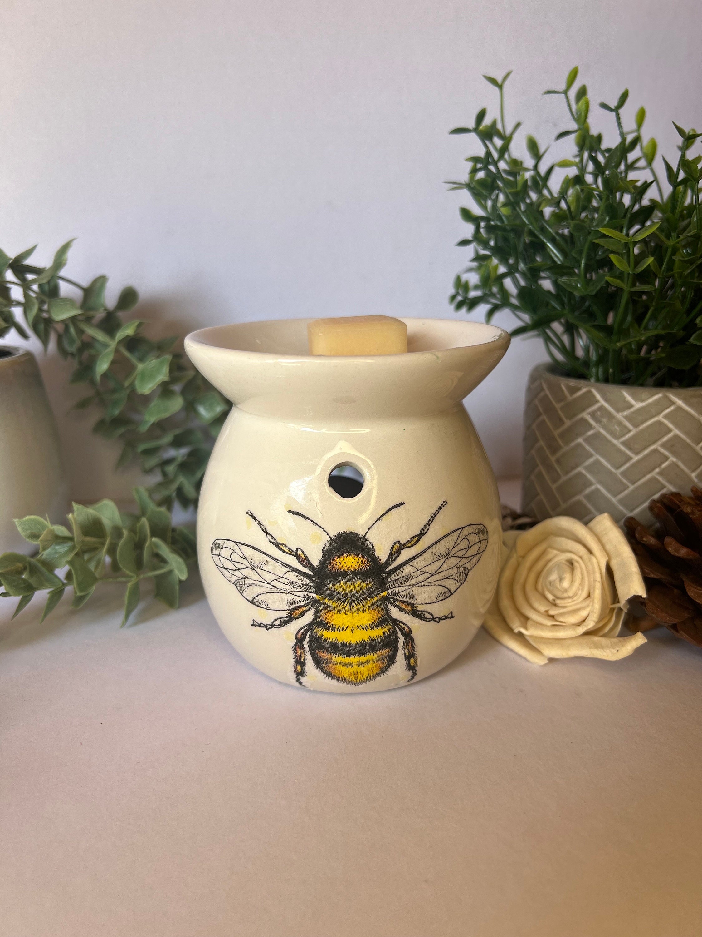 Gift Set - White Beehive Wax Melter with Wax Melts and Tealights