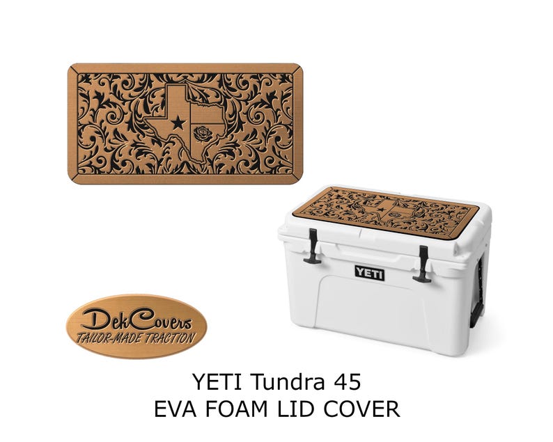 Puede incluir: Una cubierta de tapa de espuma EVA marr&oacute;n con un dise&ntilde;o del estado de Texas, que incluye una estrella y una rosa, se encuentra sobre una nevera blanca YETI Tundra 45. La cubierta de la tapa presenta un patr&oacute;n de desplazamiento decorativo.