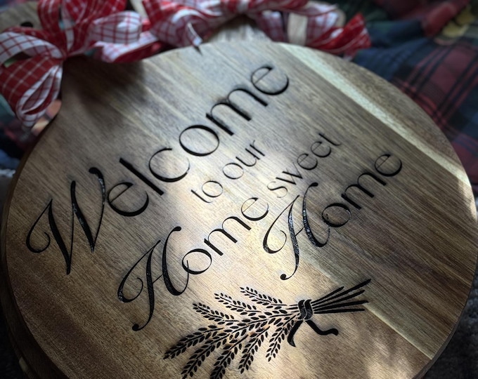 Personalized Round Wooden Cutting Board with Handle – A Slice of Home