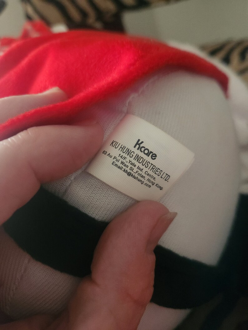 May include: White tag with black text that reads "Kcare KIU HUNG INDUSTRIES LTD. 63 Au Pui Wan St., Fotan, Hong Kong. 14/F., Yale Ind. Centre, Email:kh@kiuhung.com"