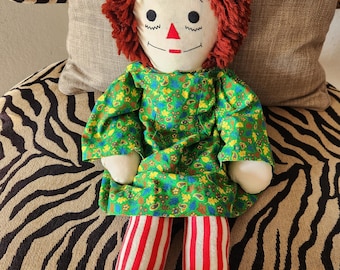 20” Raggedy Ann Doll Green dress "I Love you" heart embroidered chest vtg