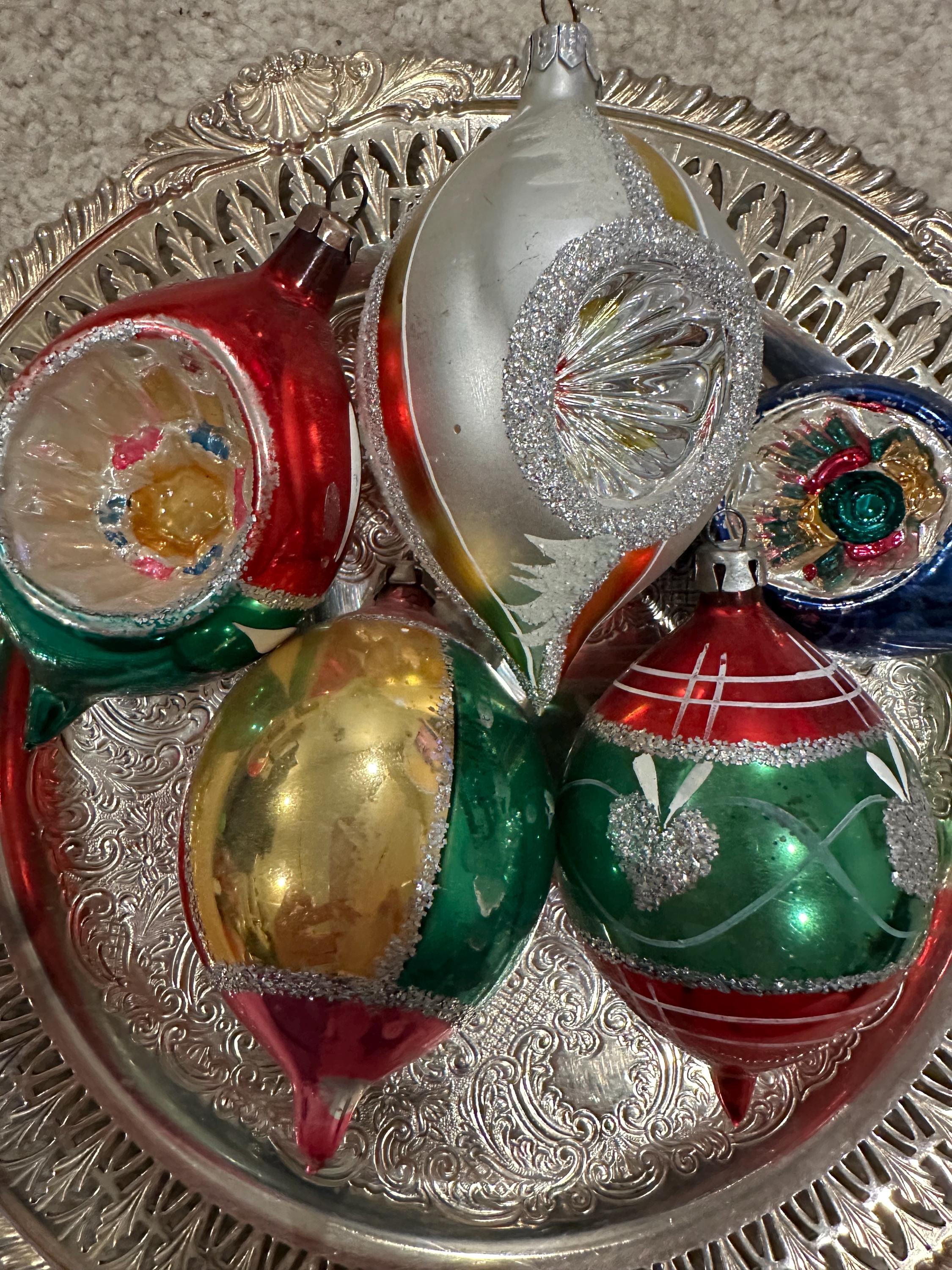ANCIENNE DÉCORATION NOËL. Boules Verre Soufflé. Richement Décorées. Vintage 1960 EUR 45,00 - FR