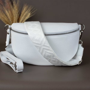 Sac banane blanc femmes avec sangle à motifs Sac à bandoulière en cuir Sacoche de taille Matériel argenté Sac à main ceinture large
