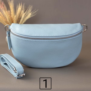 Hell Blau Leder Bauchtasche für Frauen mit gemustertem Riemen Schulter Crossbody Damen Umhängetasche silber Hardware breitem Träger Geschenk Bild 2