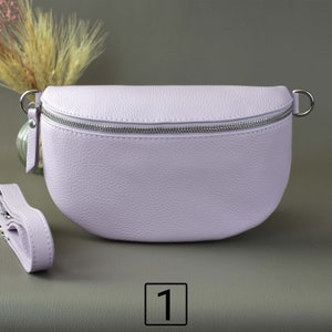 Lila Leder Bauchtasche für Frauen mit gemustertem Riemen Schulter Crossbody Damen Umhängetasche Silberhardware breitem Träger Geschenk Bild 2