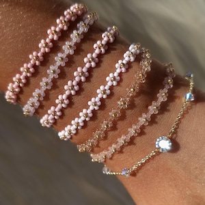 DAISY FLOWER BRACELET Pink Blush. Handmade with natural material. Dainty, elegant, minimalist, fine, gift