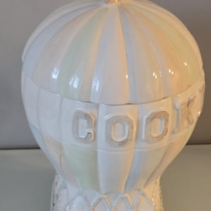 Rare Vintage Hot Air Balloon Cookie Jar Ceramic Pastel Kitchen Storage Whimsical Biscuit Tin Gift for Bakers Retro Home Décor Made In Japan