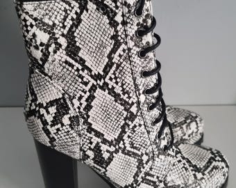 Luxury Snake Print Chic Comfortable Chunky Heel Statement Designer Inspired Lace-Up  Closed Toe white/Black Ankle  Women Boots UK sz 7