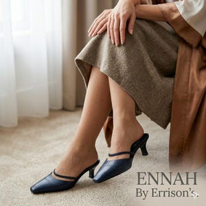Sandali da donna vintage RB, in vera pelle blu navy, con punta affusolata, tacco a spillo, taglia UK 6. immagine 2