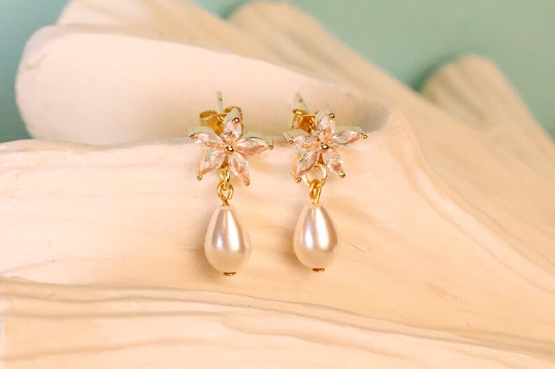 Pearl Earrings Floral Elegant Wedding Earrings Flower Pearl Earrings