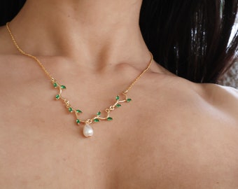 green leaves necklace with natural pearl, gold and green wedding necklace, bridesmaid gift, gift for her