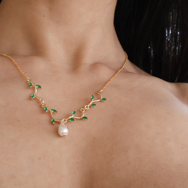 green leaves necklace with natural pearl, gold and green wedding necklace, bridesmaid gift, gift for her