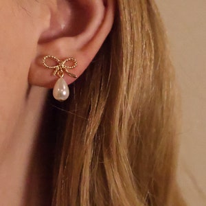 bow earrings, bow pearl earrings, gold bow earrings, pearl earrings, bridesmaid gift, wedding earrings.