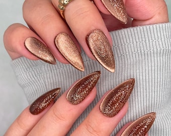 Paznokcie prasowane Mocha Brown Tourmaline Cat Eye | Gemstone Chocolate Bronze Magnetic Chrome Almond Nails