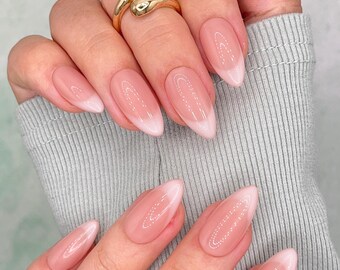 Francuskie, mleczno-różowe, migdałowe, ręcznie prasowane paznokcie | Clean Girl Nude Nails | Delikatny róż, minimalistyczny, elegancki