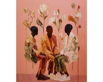Pode incluir: Uma pintura a óleo retrata três figuras sentadas em círculo, representadas em uma paleta de laranjas, amarelos e verdes quentes contra um fundo rosa suave. Flores brancas altas e estilizadas com detalhes em marrom são intercaladas entre as figuras.