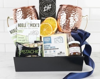 Moscow Mule Gift Box: Copper Mugs, Cocktail Mixer & Snacks