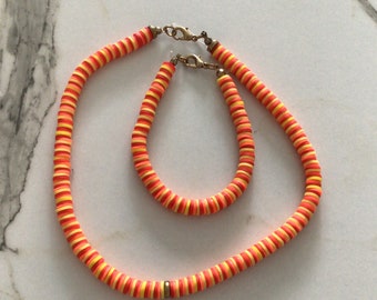 Set van ketting en armband van kleikralen