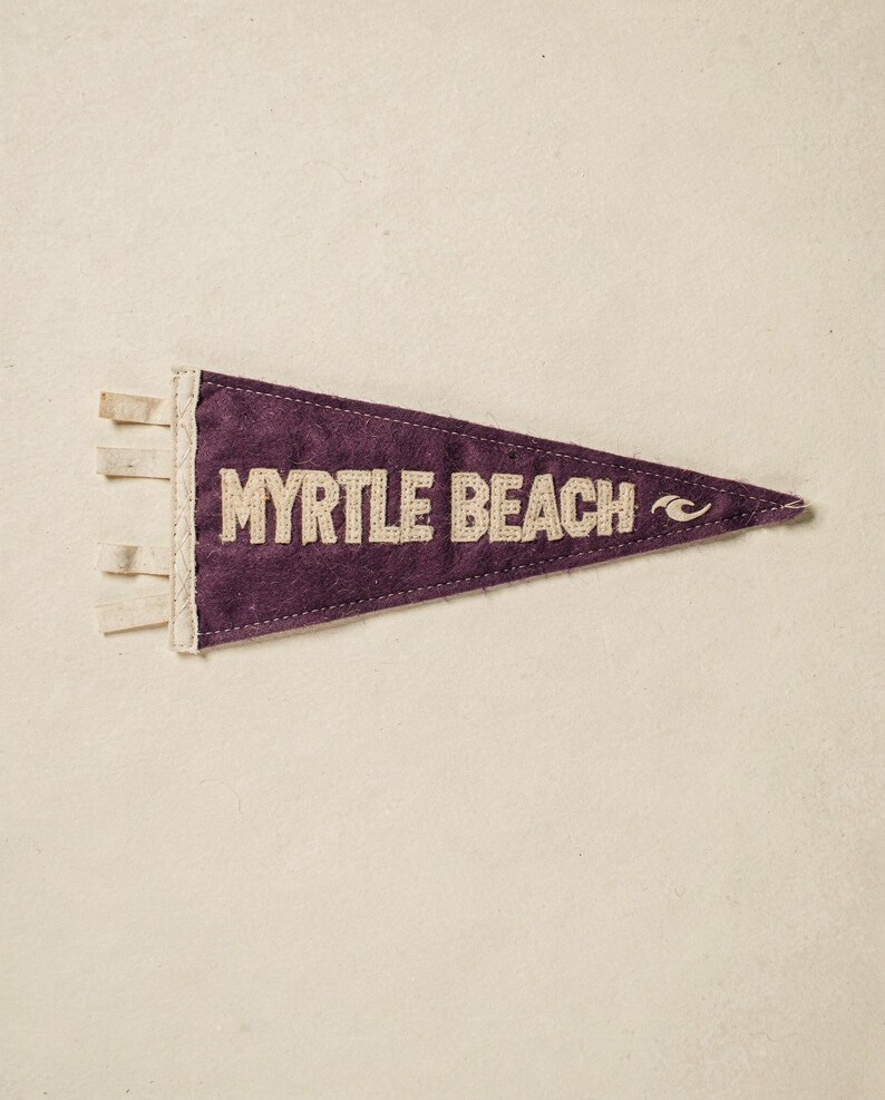 Estampado de banderín de surf de Myrtle Beach, Carolina del Sur / Arte de banderín de fieltro vintage / Decoración para casa de playa / Arte mural de surf retro / Impresión digital Dow imagen 2