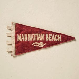 Lámina artística con banderín de surf de Manhattan Beach, póster costero enmarcado o sin enmarcar. imagen 11