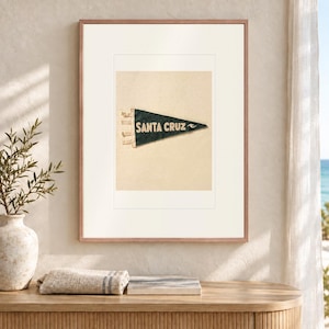 Lámina artística con banderín de surf de Santa Cruz, California, póster costero enmarcado o sin enmarcar. imagen 2