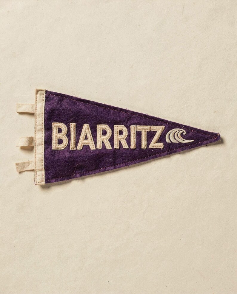 Estampado de banderín de surf de Biarritz, Francia / Arte vintage de banderín de fieltro / Decoración para casa de playa / Arte mural retro de surf / Descarga digital imprimible imagen 2