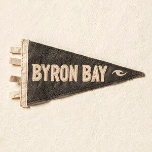 Byron Bay, Australia Surf Pennant Print | Vintage Felt Pennant Art | Beach House Decor | Retro Surf Wall Art | Printable Digital Download image 2