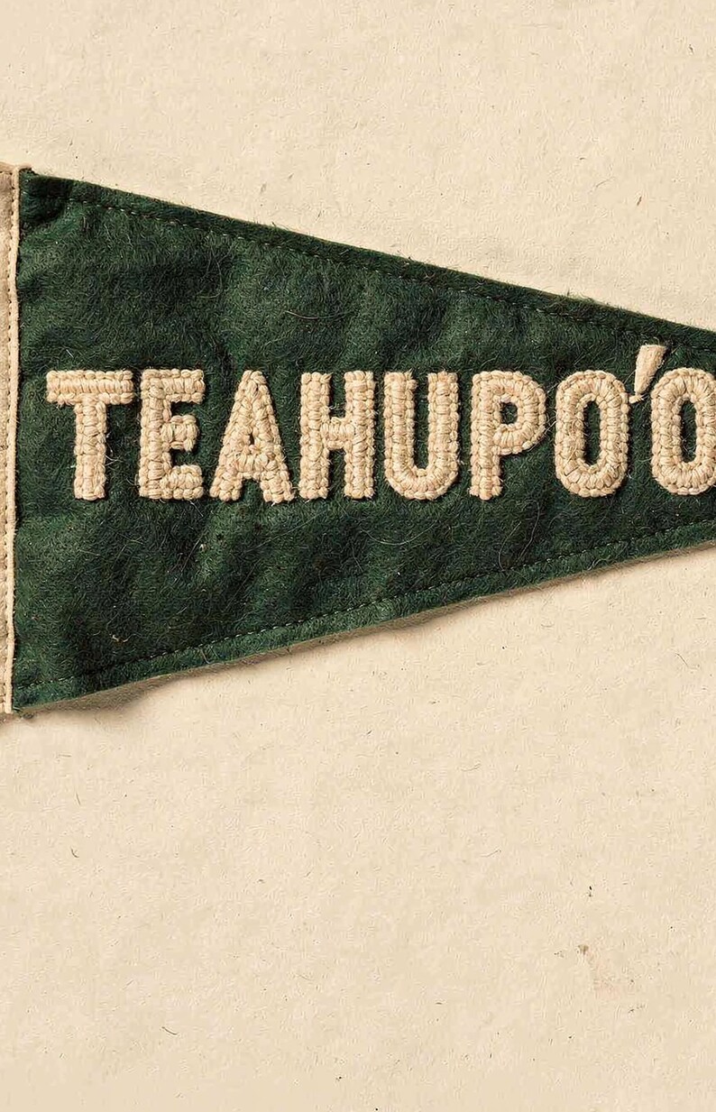 Teahupo'o, Tahiti Surf Pennant Print | Vintage Felt Pennant Art | Beach House Decor | Retro Surf Wall Art | Printable Digital Download image 4