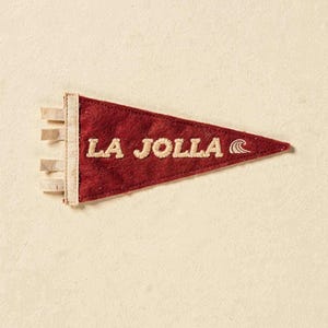 La Jolla, California Surf Pennant Print | Vintage Felt Pennant Art | Beach House Decor | Retro Surf Wall Art | Printable Digital Download image 2