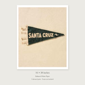 Lámina artística con banderín de surf de Santa Cruz, California, póster costero enmarcado o sin enmarcar. imagen 9