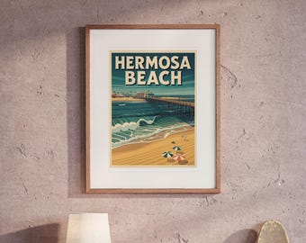 Puede incluir: Una lámina artística enmarcada con una ilustración estilizada de Hermosa Beach con el texto HERMOSA BEACH en letras negritas. La imagen muestra una playa de arena, olas del mar, un largo muelle y sombrillas de colores bajo un cielo despejado.