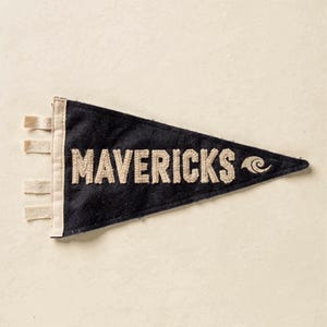 Mavericks, Half Moon Bay, California Surf Pennant Print | Vintage Felt Pennant Art | Beach House Decor | Retro Surf Wall Art | Printable Dig image 2