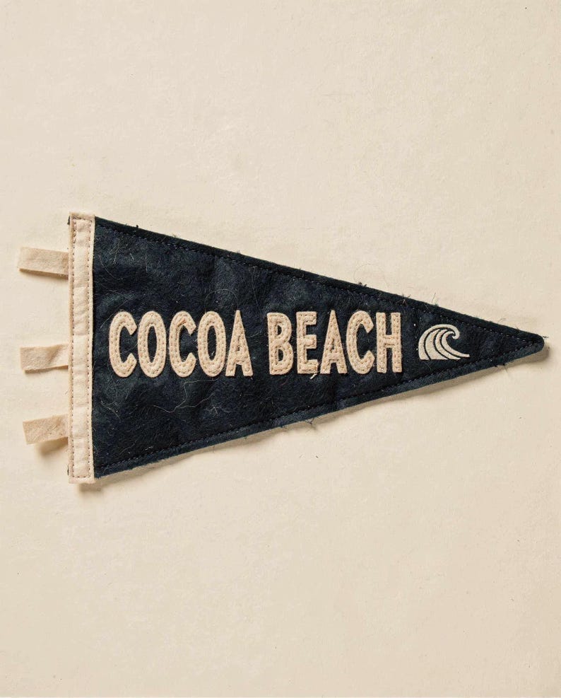 Lámina artística con banderín de surf de Cocoa Beach, póster costero enmarcado o sin enmarcar. imagen 10