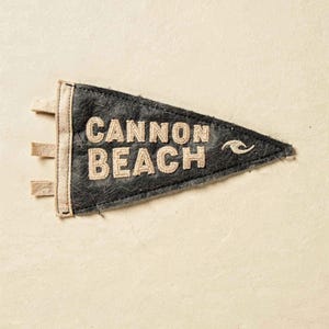 Cannon Beach, Oregon Surf Pennant Print | Vintage Felt Pennant Art | Beach House Decor | Retro Surf Wall Art | Printable Digital Download image 2
