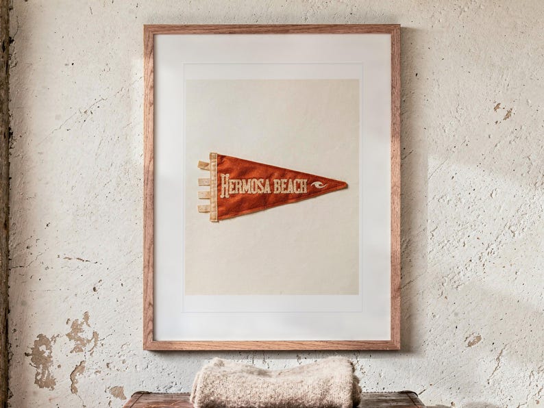 Lámina artística con banderín de surf de Hermosa Beach, póster costero enmarcado o sin enmarcar. imagen 13