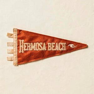 Lámina artística con banderín de surf de Hermosa Beach, póster costero enmarcado o sin enmarcar. imagen 10