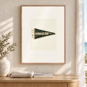 Lámina artística con banderín de surf de la bahía de Hanalei, póster costero enmarcado o sin enmarcar. imagen 12