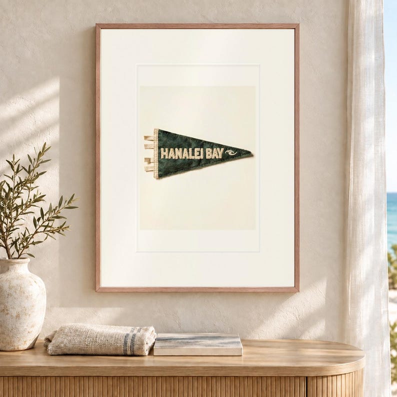Lámina artística con banderín de surf de la bahía de Hanalei, póster costero enmarcado o sin enmarcar. imagen 12