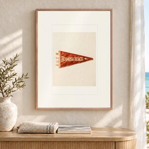Lámina artística con banderín de surf de Hermosa Beach, póster costero enmarcado o sin enmarcar. imagen 2